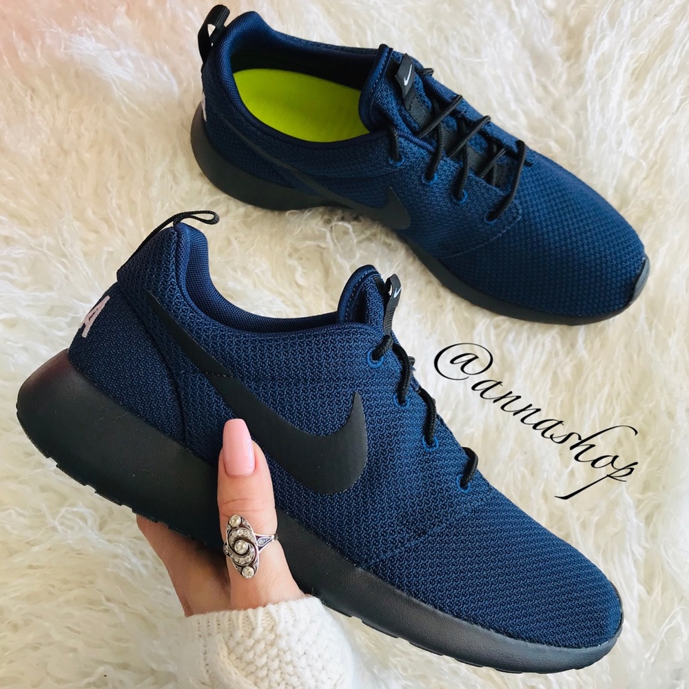 NWT Custom Nike ID Roshe One USA